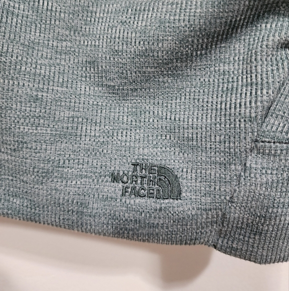 North Face cropped top - Picture 2 of 5